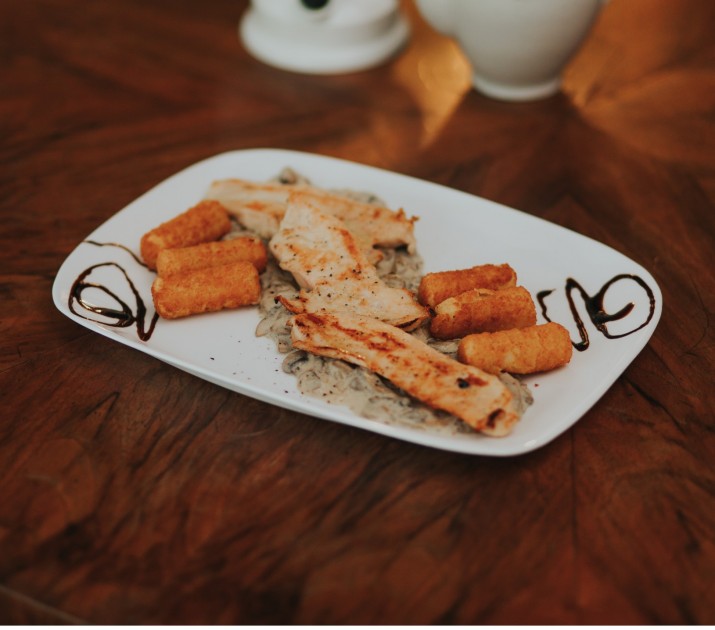<h6 class='prettyPhoto-title'>Chicken fillet in mushrooms sauce with croquettes</h6>