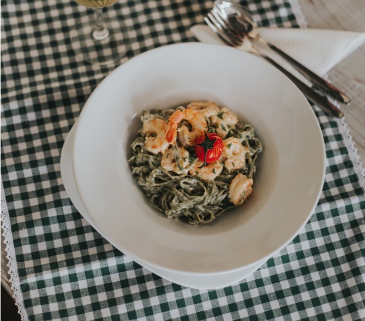 <h6 class='prettyPhoto-title'>Green pasta with shrimps</h6>