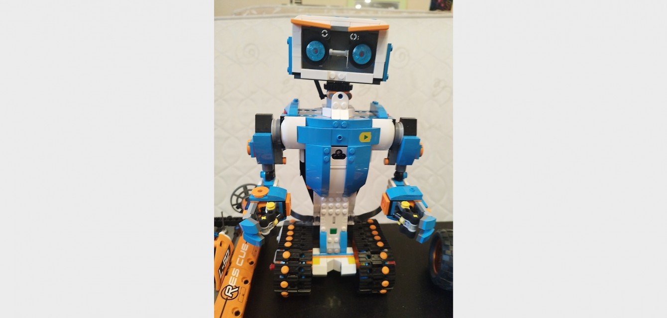 <h6 class='prettyPhoto-title'>Lego Boost 17101 5-in-1 Programmable Robot</h6>