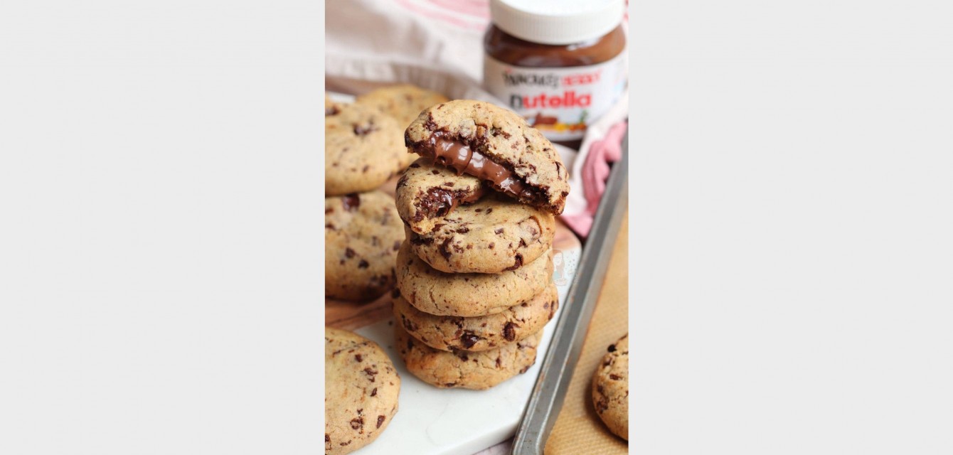 <h3 class='prettyPhoto-title'>Nutella Filled Choconuts Cookie</h3><br/>Nutella filled cookie<br /> Product Thawed.