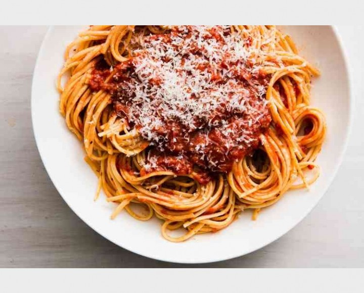<h6 class='prettyPhoto-title'>Spaghetti Bolognese</h6>