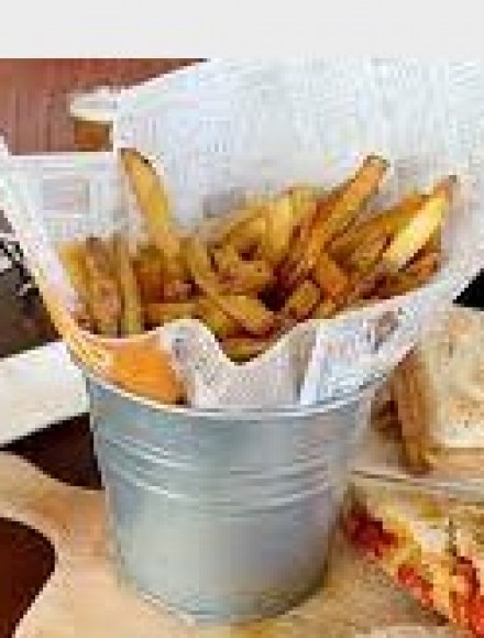 <h3 class='prettyPhoto-title'>Fries</h3><br/>The Bintje in two cookings: the potato that is fried