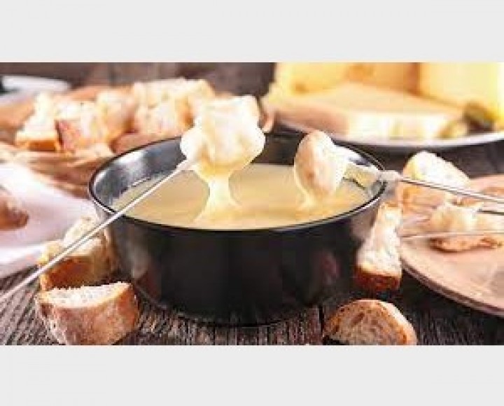 <h6 class='prettyPhoto-title'>Cheese fondue</h6>