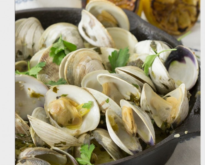 <h6 class='prettyPhoto-title'>Clams in garlic sauces</h6>