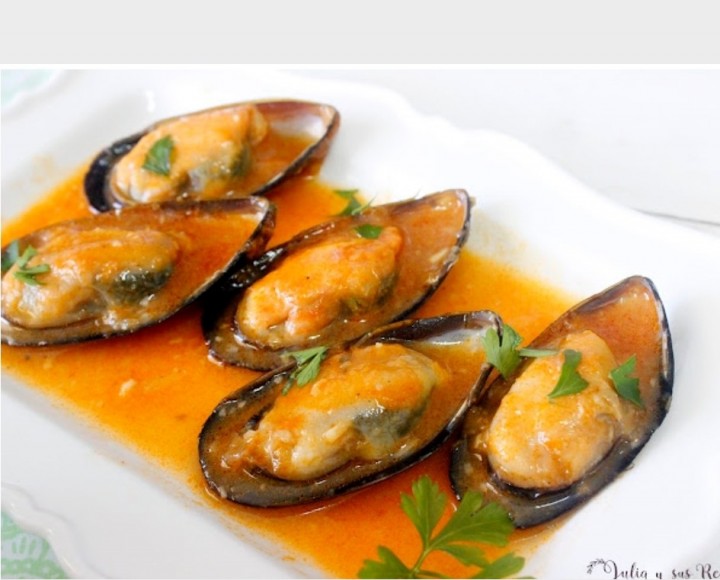 <h6 class='prettyPhoto-title'>Mussels in marinera sauces</h6>