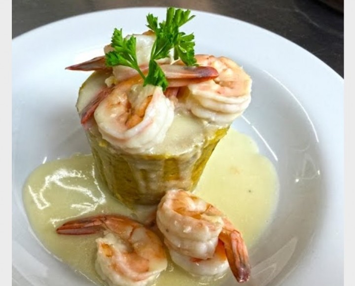 <h6 class='prettyPhoto-title'>Mofongo with shrimps in white sauces</h6>