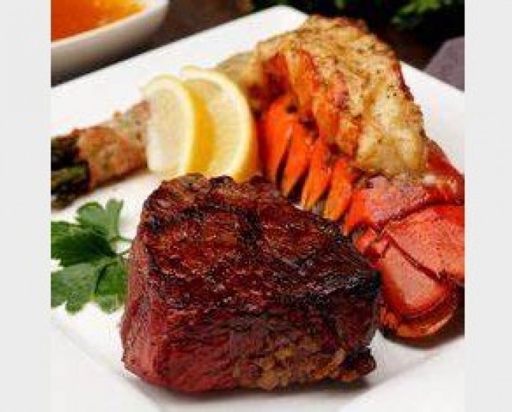 <h6 class='prettyPhoto-title'>Filet mignon with lobster tail</h6>