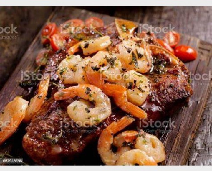 <h6 class='prettyPhoto-title'>Grilled t-bone steak with shrimp</h6>
