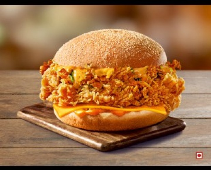<h6 class='prettyPhoto-title'>Spicy Zinger Burger with Fries</h6>