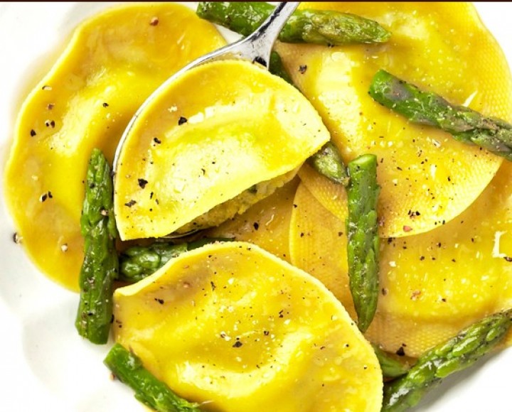 <h6 class='prettyPhoto-title'>RAVIOLI WITH 4 CHEESE AND ASPARAGUS</h6>