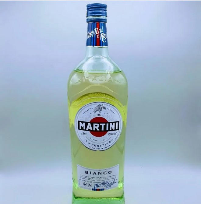 <h6 class='prettyPhoto-title'>White martini</h6>
