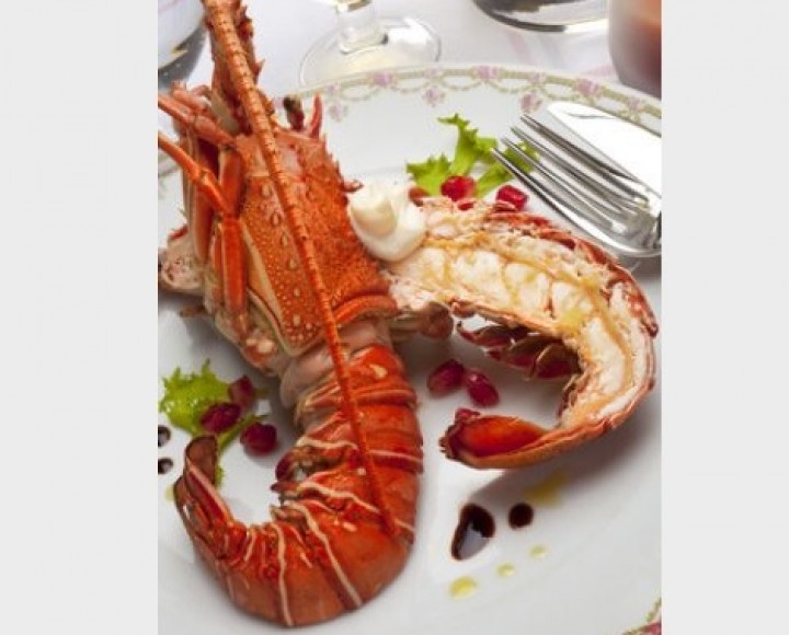 <h6 class='prettyPhoto-title'>Grilled red lobster</h6>