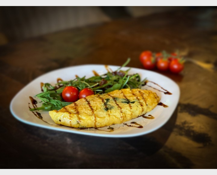 <h6 class='prettyPhoto-title'>SPINACH AND CHEESE OMELETTE</h6>