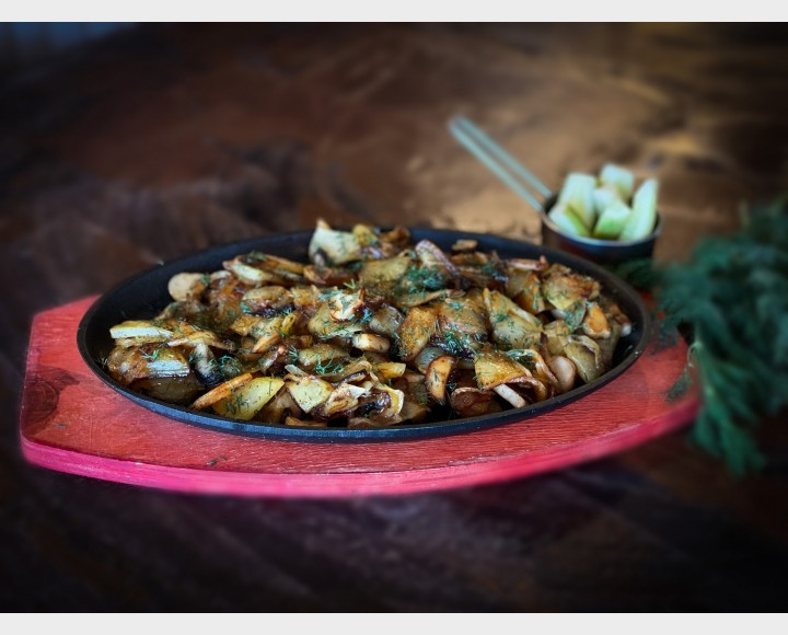<h6 class='prettyPhoto-title'>FRIED POTATOES WITH MUSHROOMS</h6>
