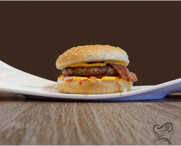<h6 class='prettyPhoto-title'>Beef burger</h6>