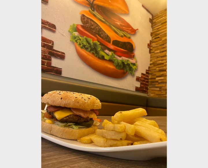 <h6 class='prettyPhoto-title'>Bacon burger</h6>