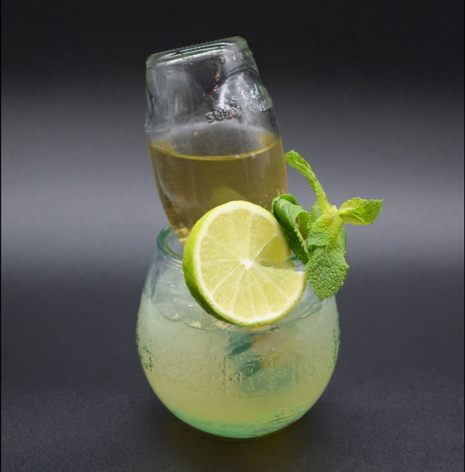 <h6 class='prettyPhoto-title'>MOSCOW MULE</h6>