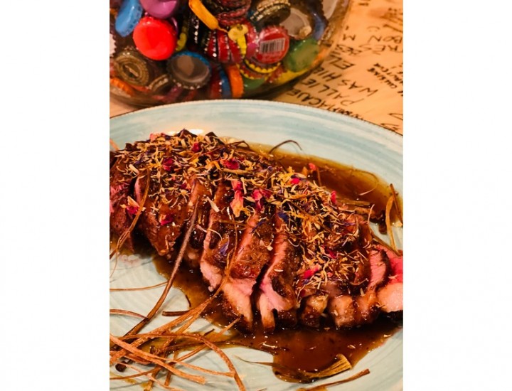 <h6 class='prettyPhoto-title'>Duck breast, honey and lavender (approx. 370g)</h6>