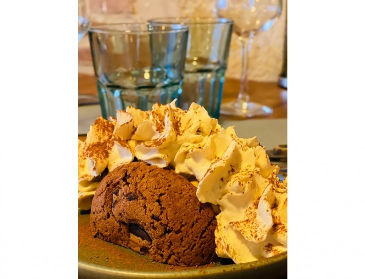 <h3 class='prettyPhoto-title'>Cookie delicacy my way (Supp 2€)</h3><br/>Homemade cookie, duo of Chocolate and Caramel ice creams and homemade whipped cream cookie <span style="color: #ff0000;"><strong style="text-align: center;"><span style="text-decoration: underline;">(Menu supplement €2)</span></strong></span>