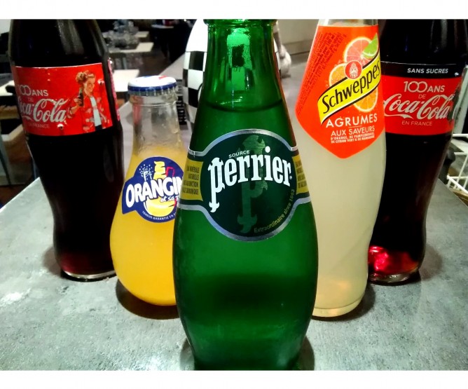 <h6 class='prettyPhoto-title'>Coca Cola, Coca Zéro, Schweppes, Jus de Fruits</h6>