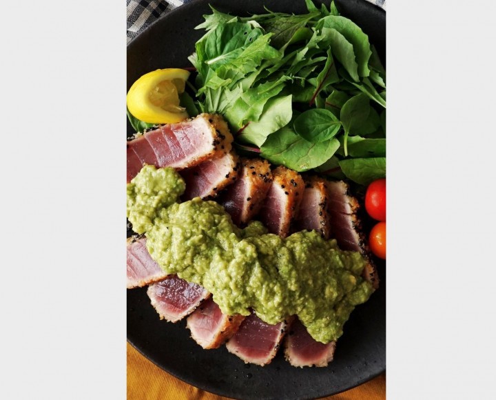 <h6 class='prettyPhoto-title'>Seared Tuna with Avo & Salad</h6>