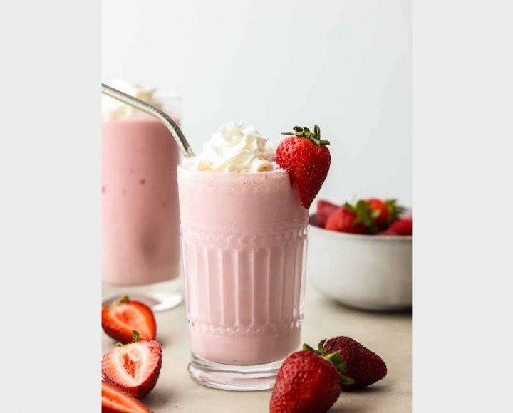 <h6 class='prettyPhoto-title'>Strawberry Milkshake</h6>