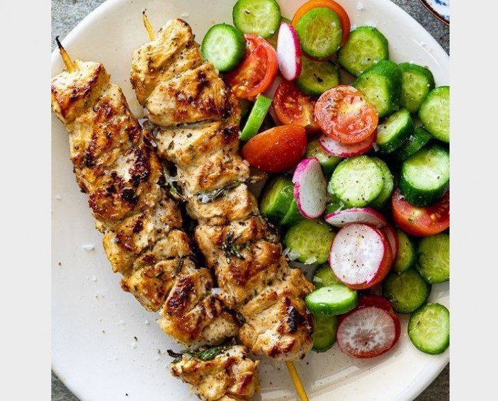 <h6 class='prettyPhoto-title'>Grilled Chiken With Salad Balsamic Sauce </h6>