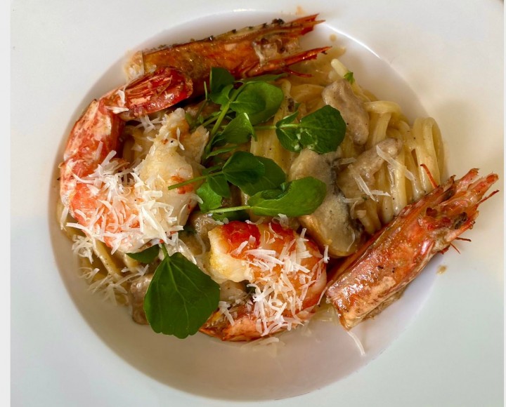 <h6 class='prettyPhoto-title'>Creamy Mushroom Pasta With Grilled King Prawn</h6>