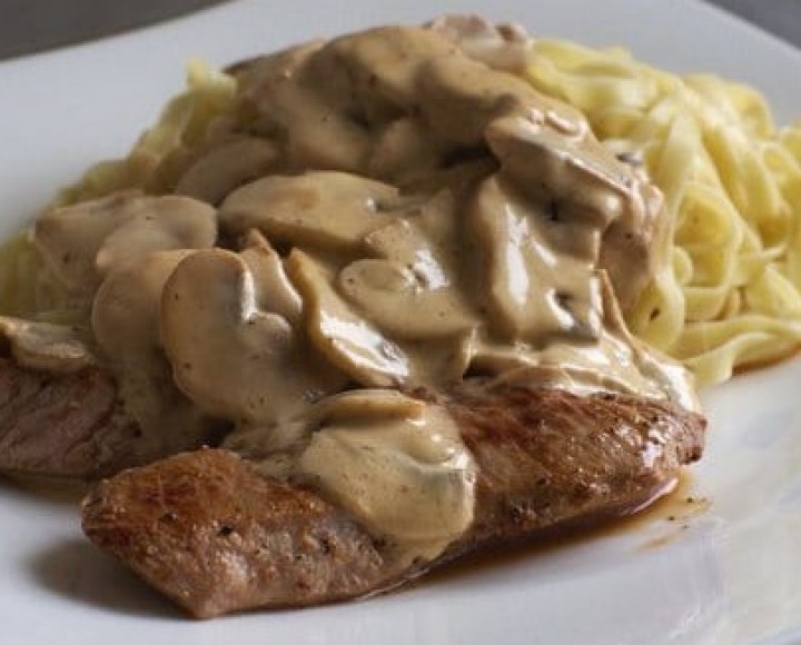 <h6 class='prettyPhoto-title'>Sliced fillet with mushroom cream</h6>