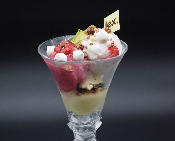 <h6 class='prettyPhoto-title'>2 scoops or 3 scoops sundae</h6>