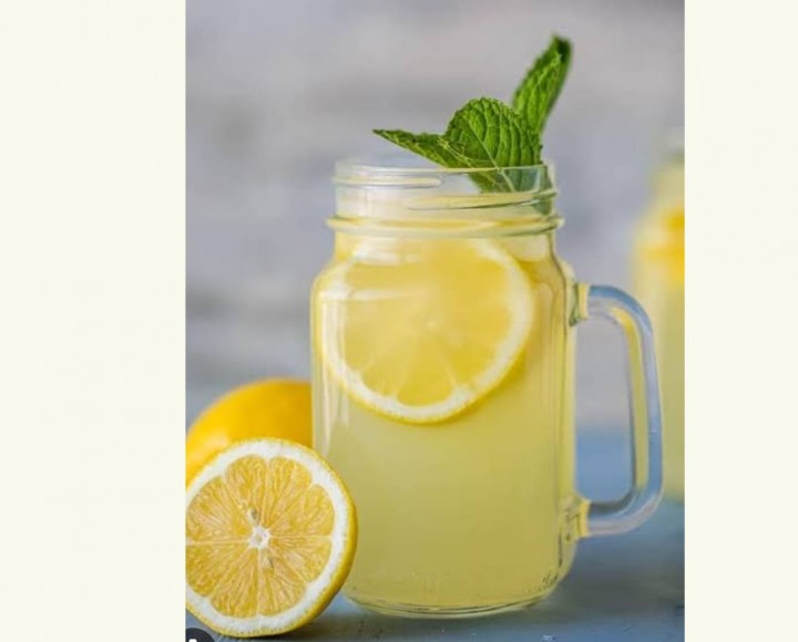 <h6 class='prettyPhoto-title'>Lemonade juice</h6>