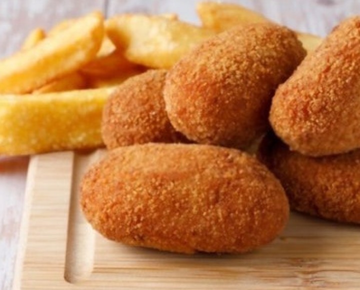 <h6 class='prettyPhoto-title'>Chicken Croquettes - 6 pieces with Fries</h6>