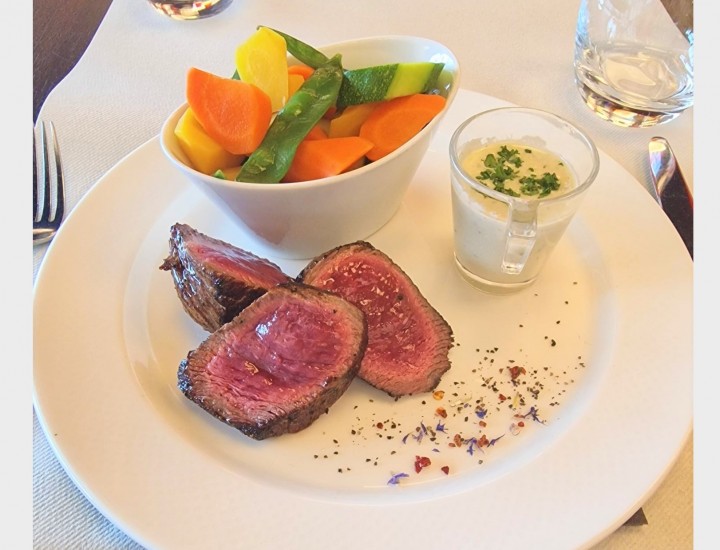 <h6 class='prettyPhoto-title'>Piece of beef from the butcher, Roquefort sauce (*)</h6>