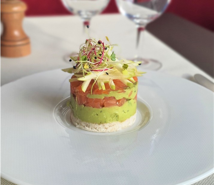 <h6 class='prettyPhoto-title'>Mille-feuille of smoked salmon with avocado and apple julienne</h6>