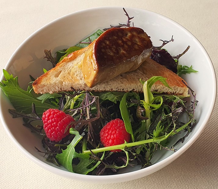 <h6 class='prettyPhoto-title'>Small saladine duck foie gras and raspberries</h6>