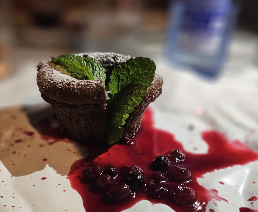 <h6 class='prettyPhoto-title'>Chocolate and pistachio coulant</h6>