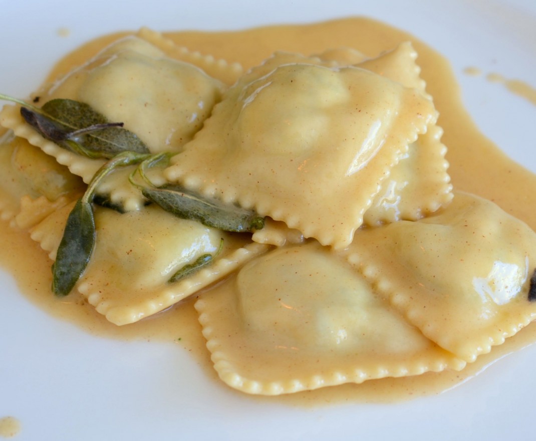 <h6 class='prettyPhoto-title'>Ricotta and spinach ravioli with butter and sage</h6>