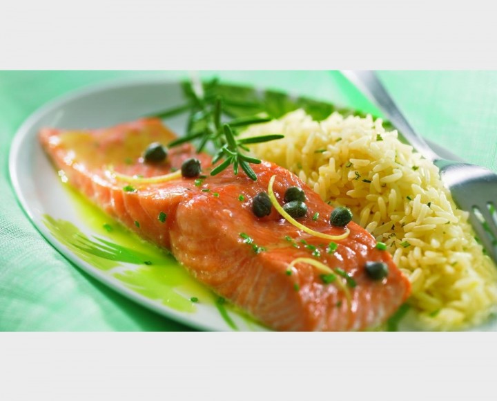 <h6 class='prettyPhoto-title'>Salmon accompanied by a little rice</h6>