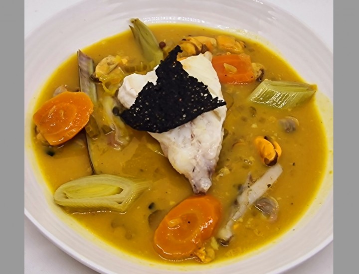 <h3 class='prettyPhoto-title'>Fish and shellfish nage with saffron</h3><br/>Fish nage (saffron, ginger, lemongrass, star anise...) and shellfish (mussels, cockles, razor clams)