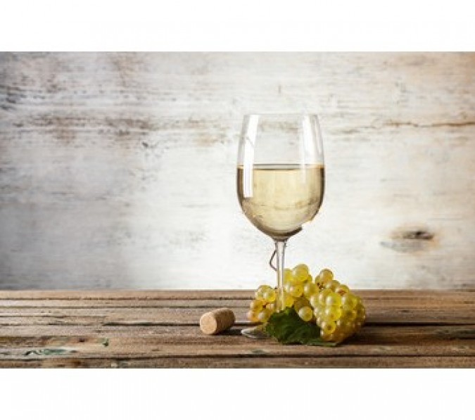 <h6 class='prettyPhoto-title'>White house wine, glass</h6>
