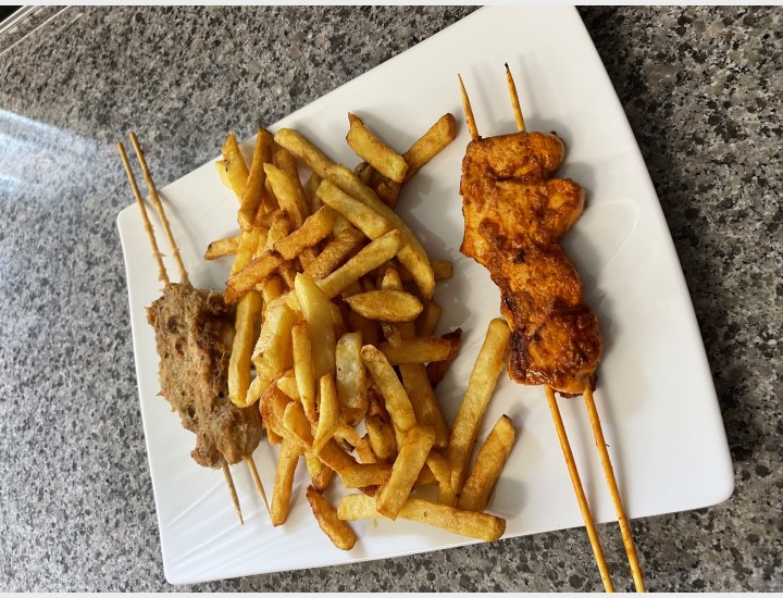 <h6 class='prettyPhoto-title'>Skewers with two Asian flavors</h6>