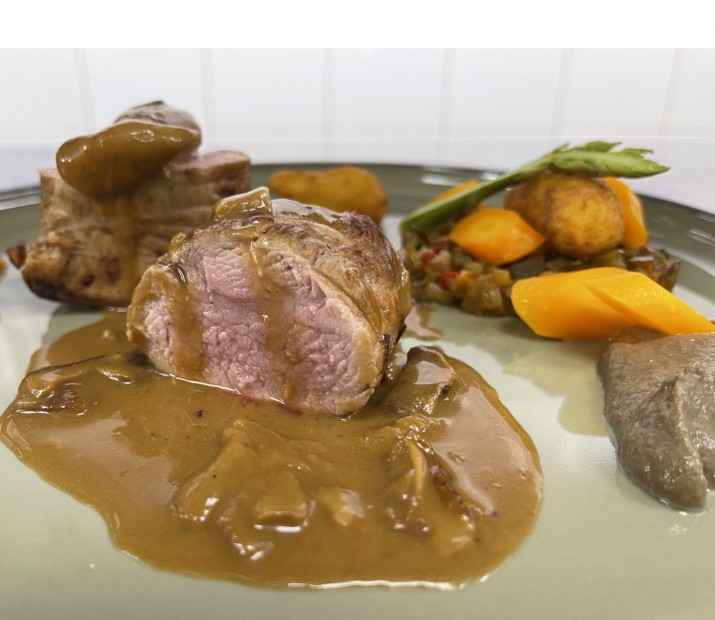 <h3 class='prettyPhoto-title'>Quasi of Veal cooked at low temperature with porcini mushrooms</h3><br/>