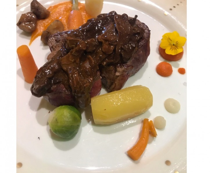 <h6 class='prettyPhoto-title'>Heart of Charolais beef filet of 220gr</h6>