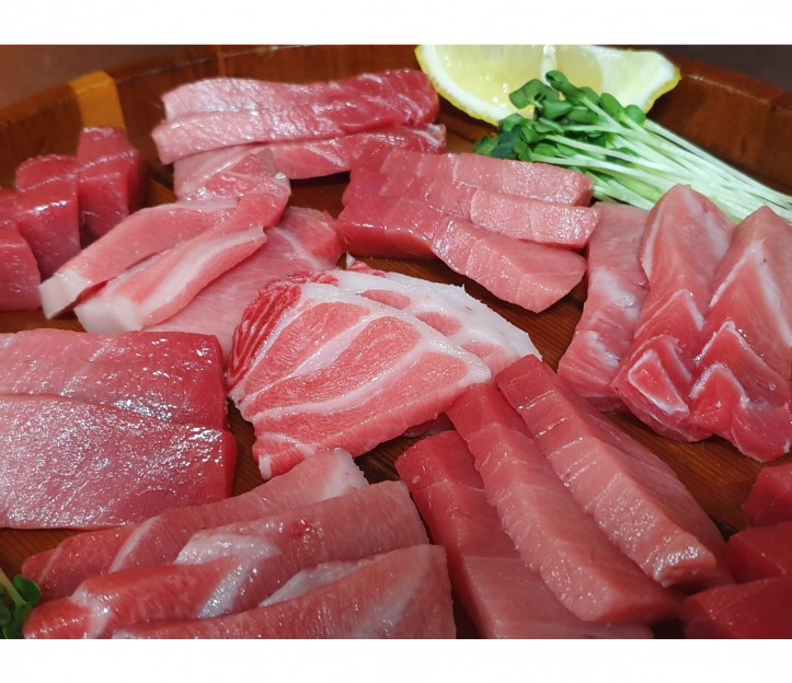 <h6 class='prettyPhoto-title'>Bluefin tuna (Honmaguro)</h6>