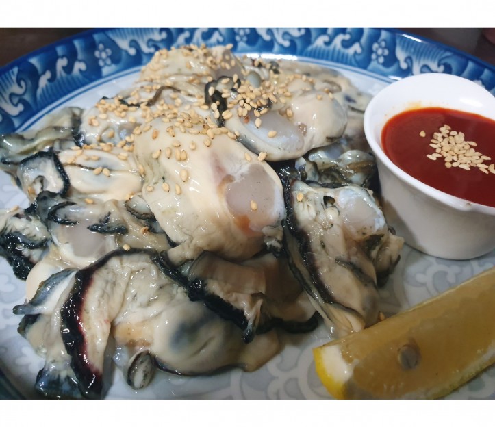 <h6 class='prettyPhoto-title'>Raw oyster plate</h6>
