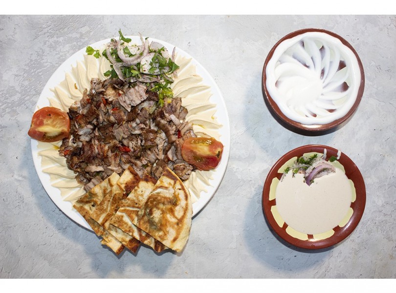 <h6 class='prettyPhoto-title'>Shawarma meat with hummus</h6>