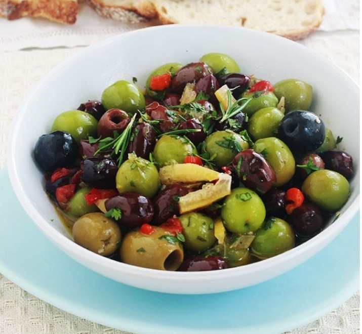 <h6 class='prettyPhoto-title'>Provençal mix olives</h6>