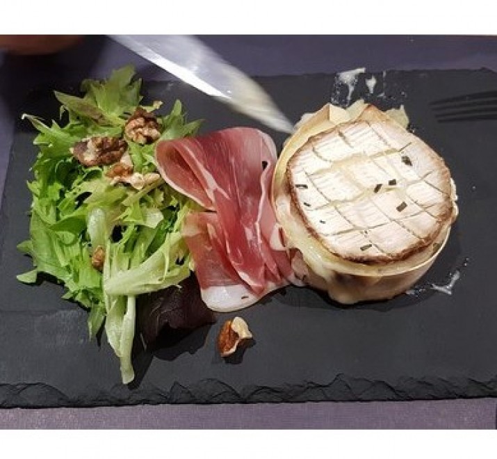 <h6 class='prettyPhoto-title'>Roasted camembert, salad and raw ham</h6>