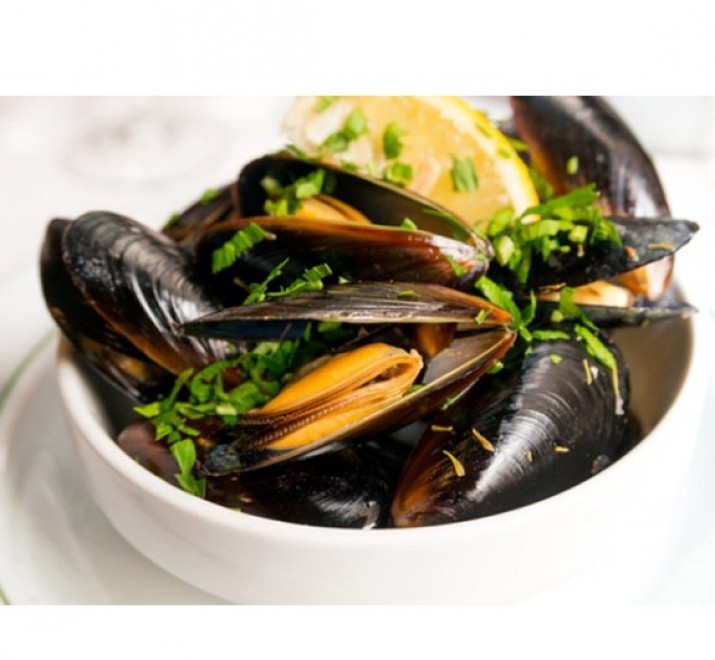 <h6 class='prettyPhoto-title'>Mussels from Bouchot Marinières, fries</h6>