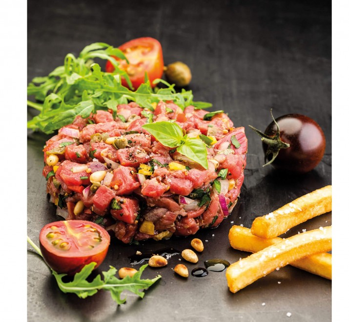 <h6 class='prettyPhoto-title'>Charolais beef tartare cut with knives, Italian style</h6>